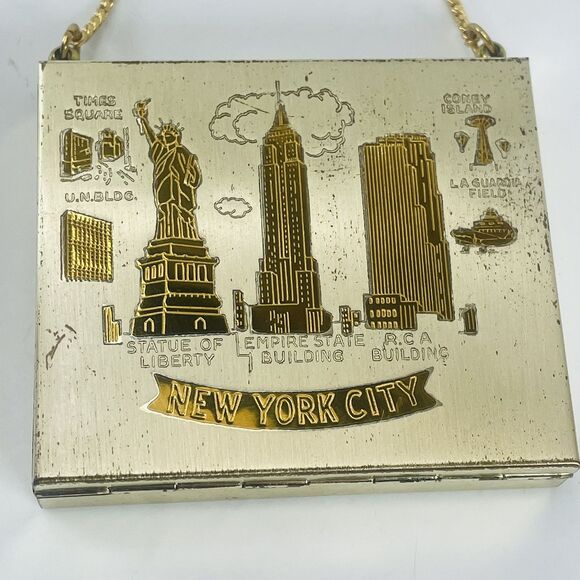 New York  City Landmarks Souvenir Powder Puff Mirror Compact Silver Gold NYC VTG - Picture 1 of 11